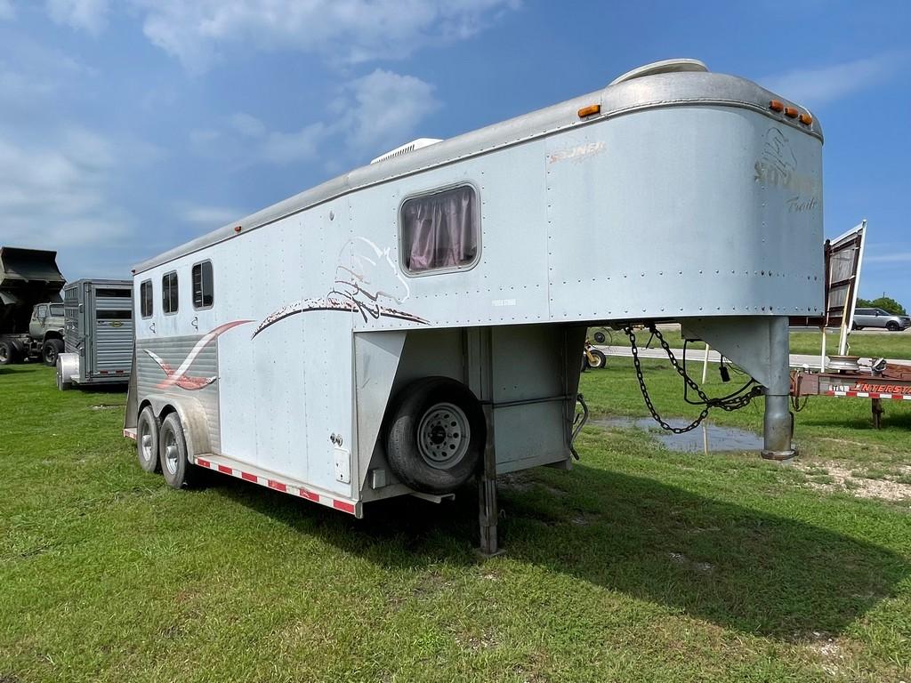 1997 Sooner 3 Horse trailer with living area