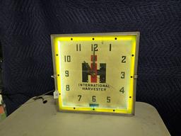 IH Neon Clock lights up needs work