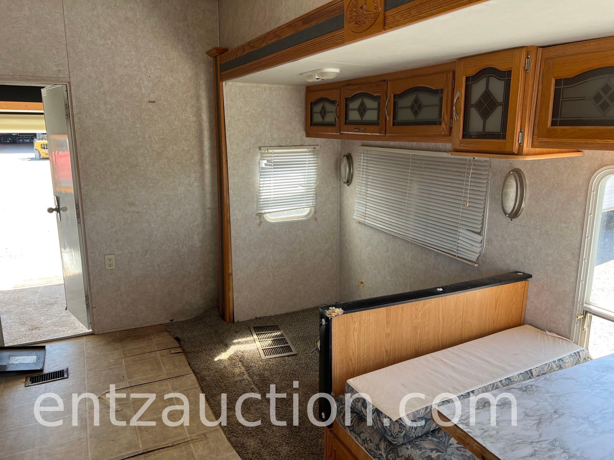 2004 FOREST RIVER 5TH WHEEL TRAVEL TRAILER, 35',