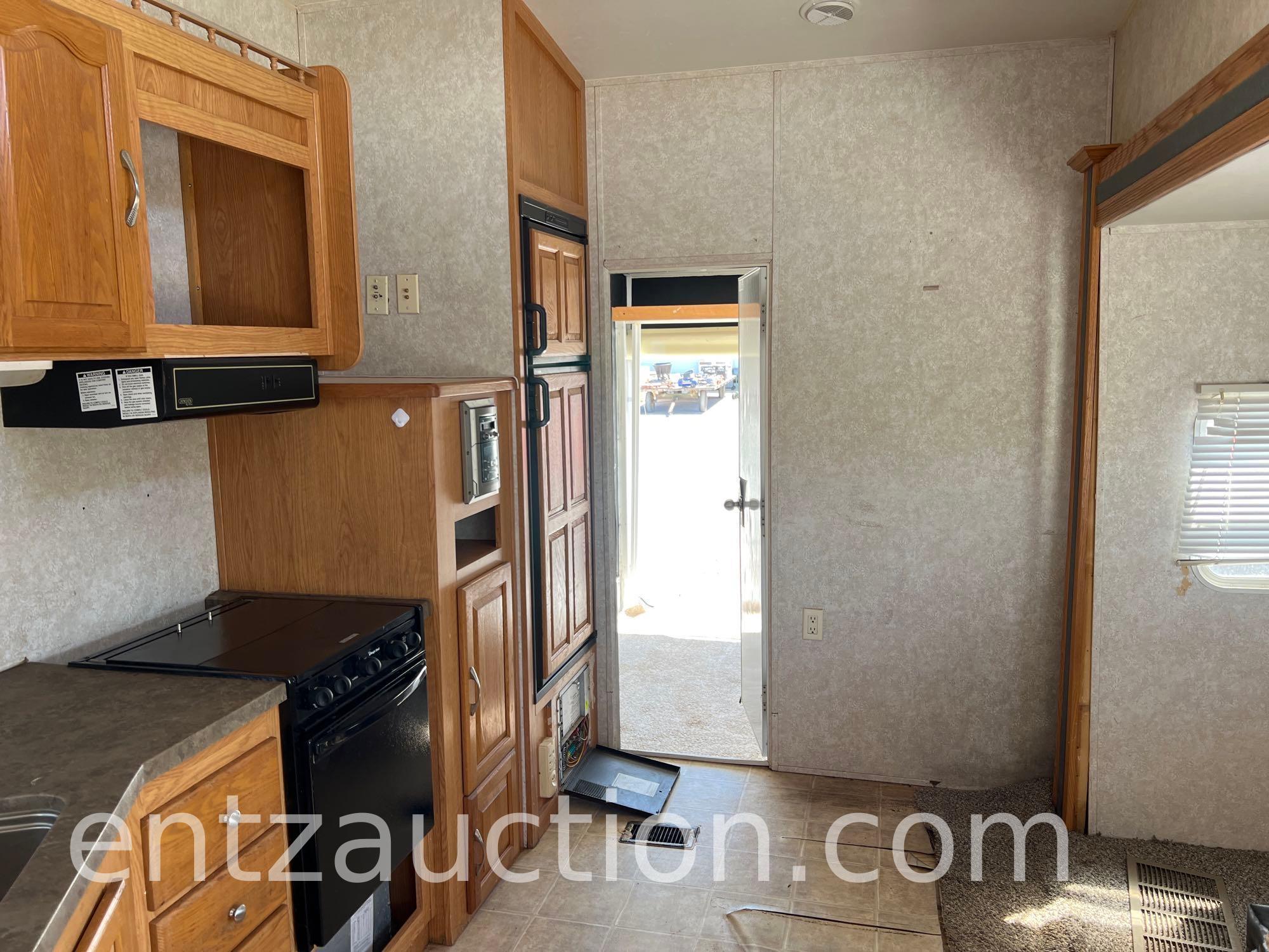 2004 FOREST RIVER 5TH WHEEL TRAVEL TRAILER, 35',