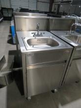 24X32 QUALSERV MOBILE HAND SINK WITH WATER HEATER