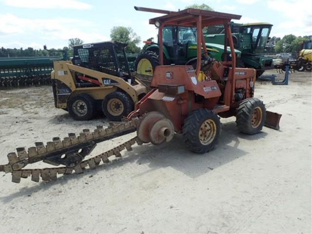 Ditch Witch R-30 4-WD Trencher