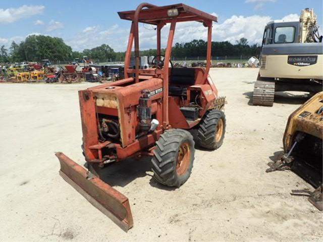 Ditch Witch R-30 4-WD Trencher
