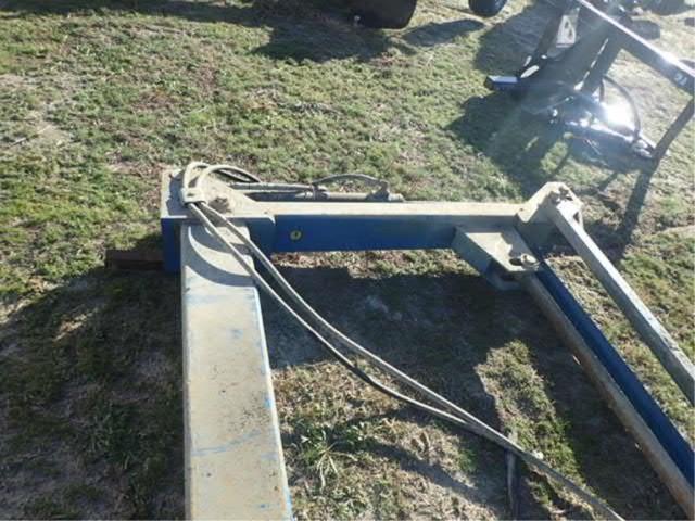 Kinze 3120 Vertical Fold Tool Bar W/ Row Markers