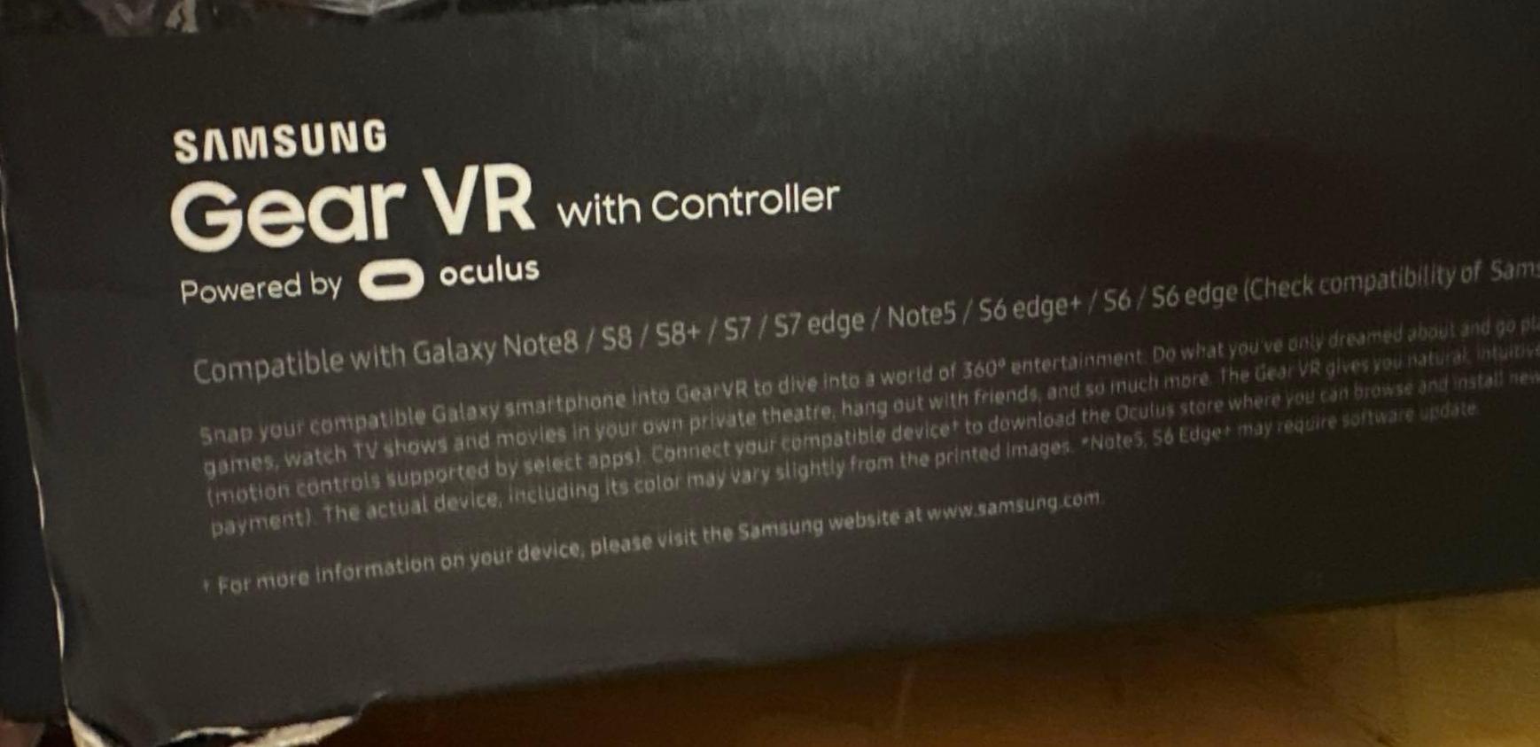 Samsung Gear VR with Controller Powered by Oculus- looks to be new