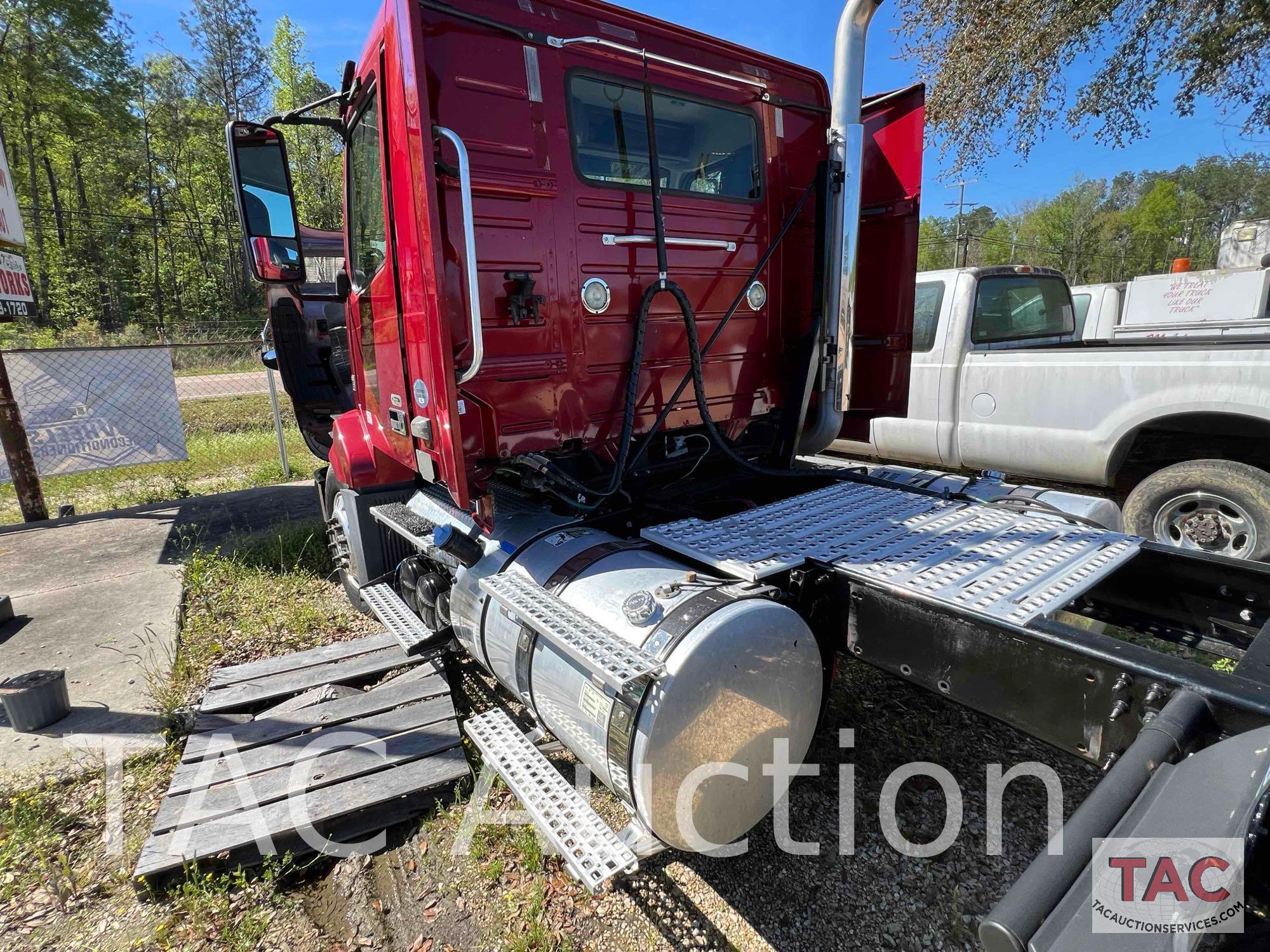 2016 Volvo VNL Day Cab