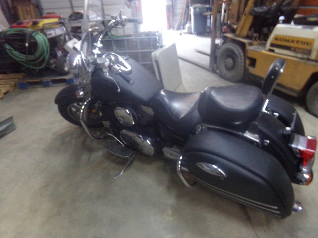 1998 Valcan Kawasaki 1500c Motorcycle w/Side Bags, Windshield, Flat Black,