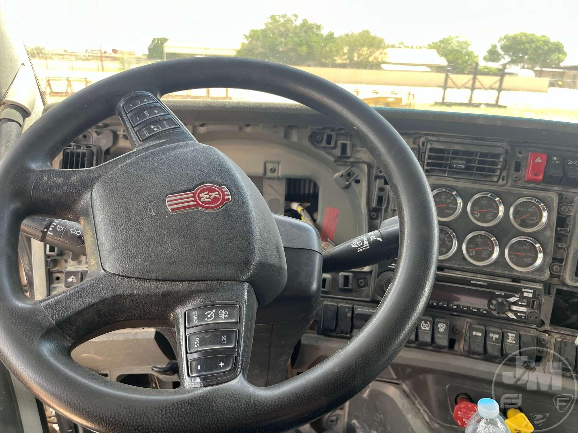 2019 KENWORTH T880 T/A DAY CAB TRUCK TRACTOR VIN: 1XKZDP9X7KJ296379