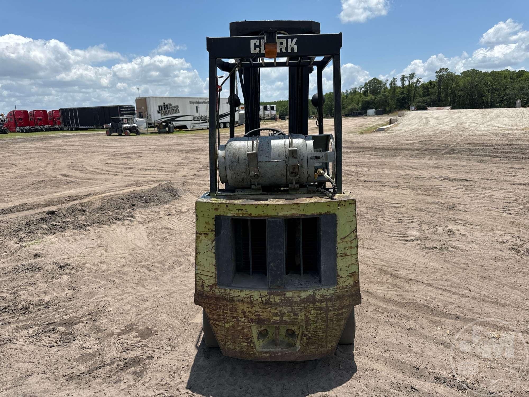 2003 CLARK GCS25MC CUSHION TIRE FORKLIFT SN: G13MC03085518FA