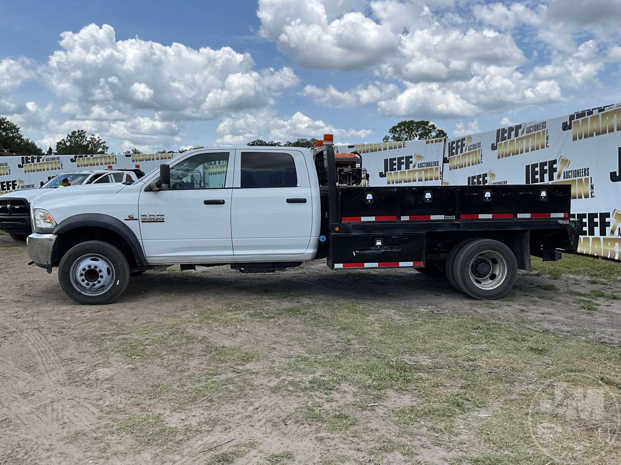 2017 RAM 5500 HD SINGLE AXLE CREW CAB 4X4 FLATBED TRUCK VIN: 3C7WRNFL2HG636654