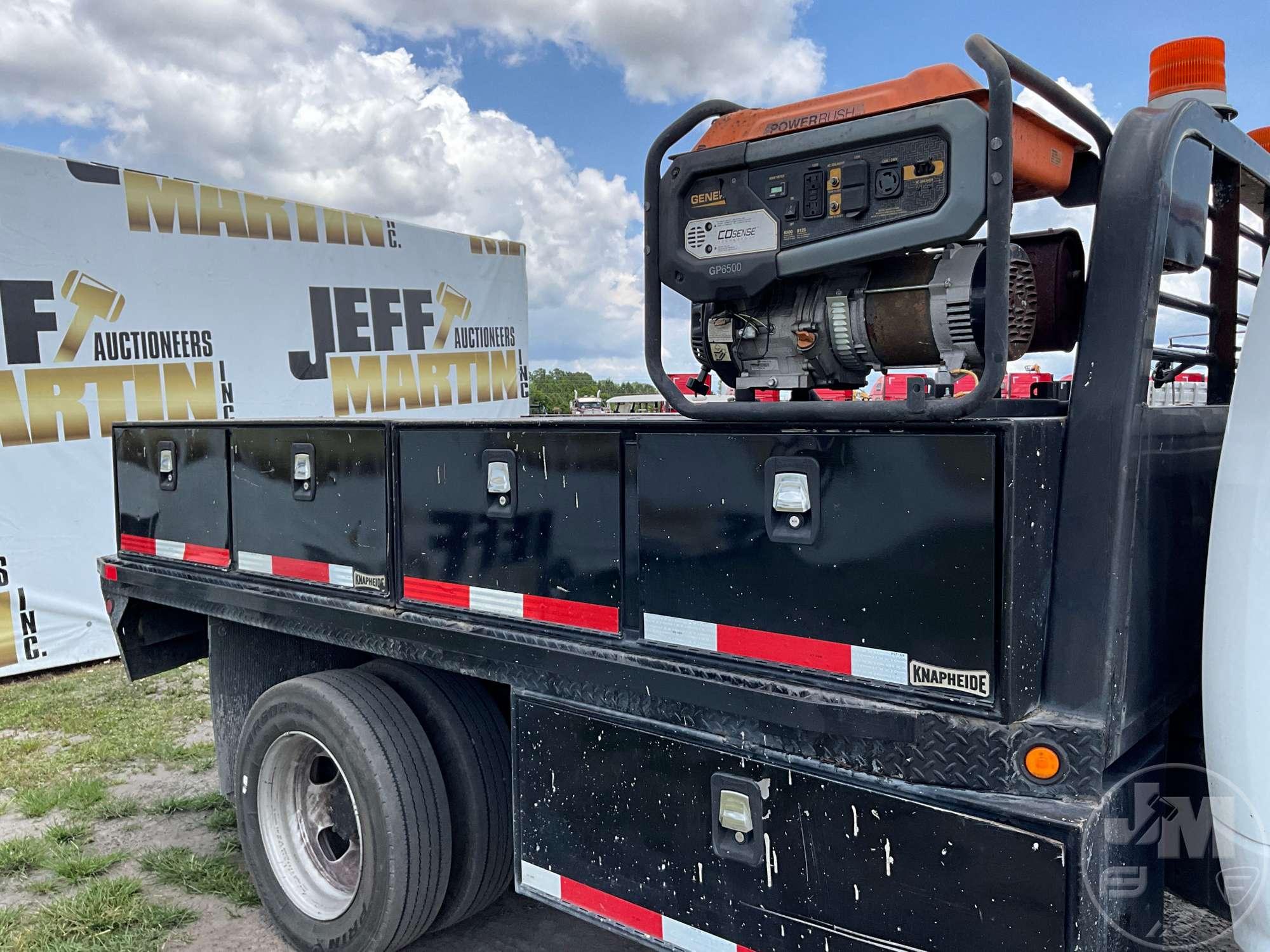 2017 RAM 5500 HD SINGLE AXLE CREW CAB 4X4 FLATBED TRUCK VIN: 3C7WRNFL2HG636654