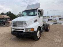 2000 STERLING TRUCK A9500 SERIES SINGLE AXLE DAY CAB TRUCK TRACTOR 2FWWHWDB2YAF72031