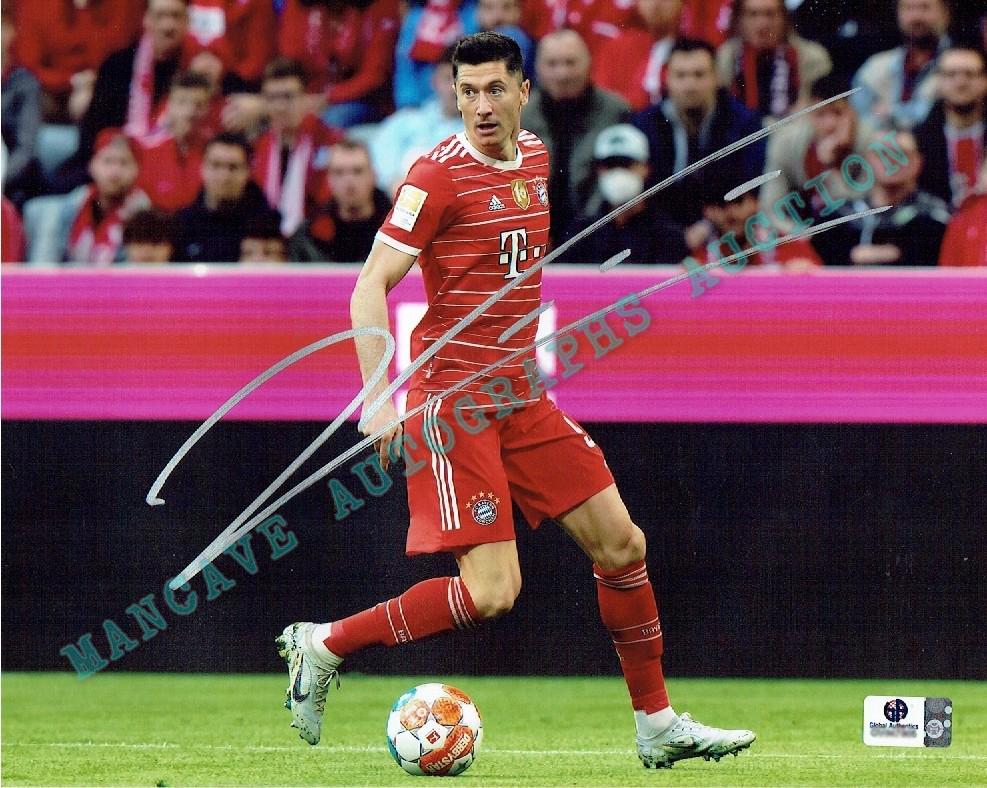 Robert Lewandowski FC Bayern Munich Autographed 8x10 Photo GA coa