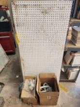 (LOT) PEG BOARD & HANGERS