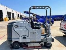 2010 ADVANCE MDL CONDOR XL, LPX62 RIDE-ON FLOOR SCRUBBER