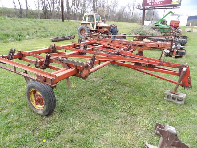 Case 10X Pull Type Chisel Plow