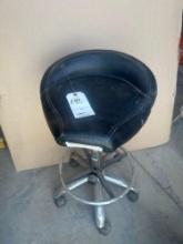 Swivel shop chair