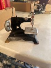 Vintage German Childs Toy Sewing Machine......Shipping