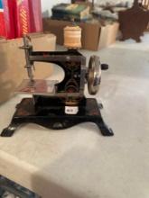 Vintage German Childs Toy Sewing Machine......Shipping