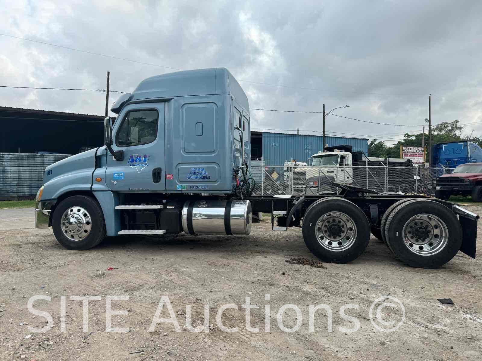 2016 Freightliner Cascadia T/A Sleeper Truck Tractor
