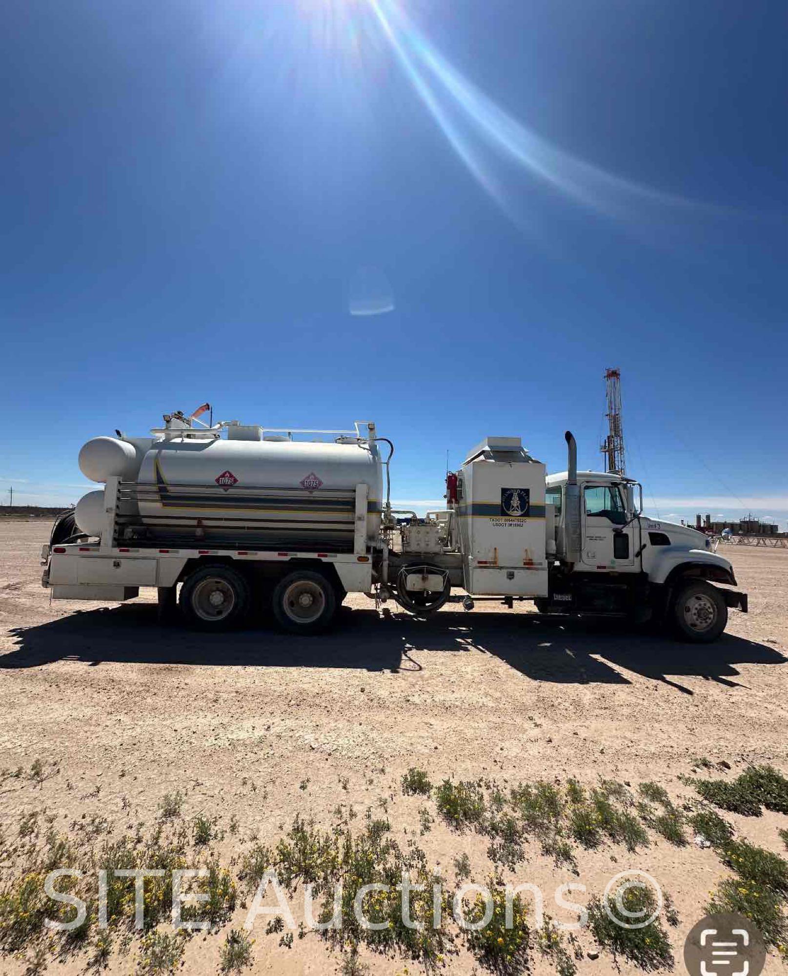 2005 Mack CV713 Granite T/A Hot Oil Truck