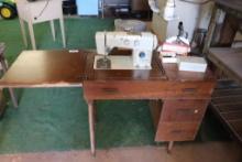 SIGNATURE SEWING MACHINE WITH STAND