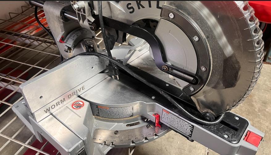 Skilsaw Miter Saw SPT88 ? 12? Worm Drive Sliding High Speed Corded Saw