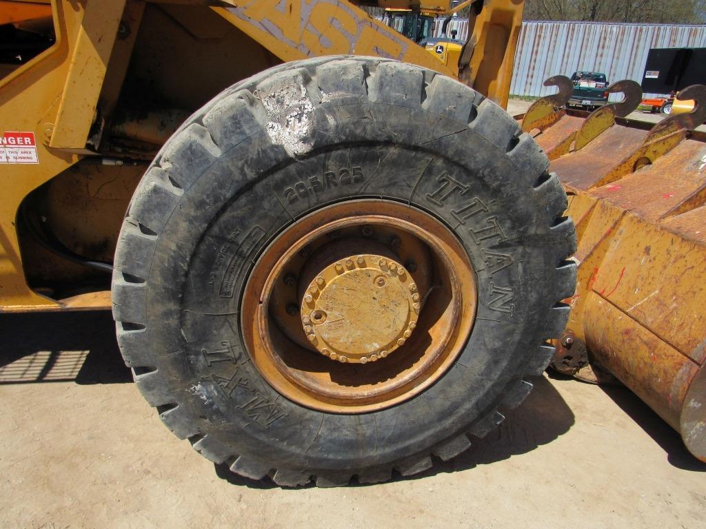 Case 621B Wheel Loader