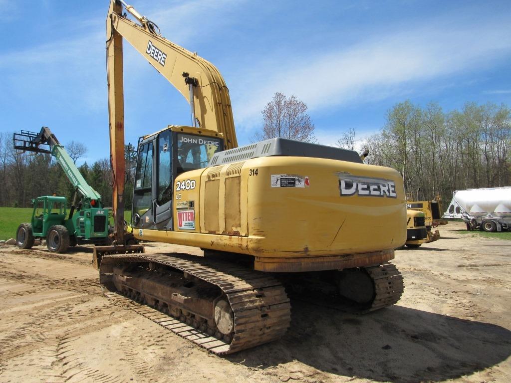 2008 Deere 240D LC Excavator