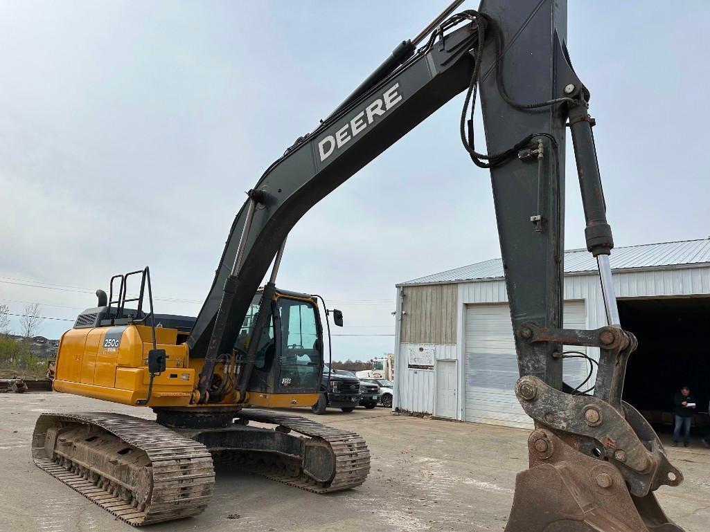 2019 Deere 250G Excavator