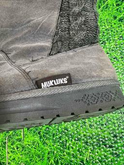 size 8 womens mukwks boots