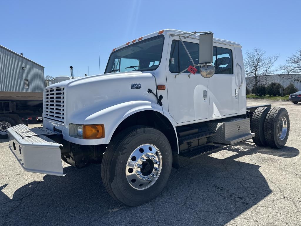 2001 International 4900 4x2 Straight Truck