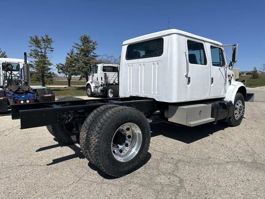 2001 International 4900 4x2 Straight Truck