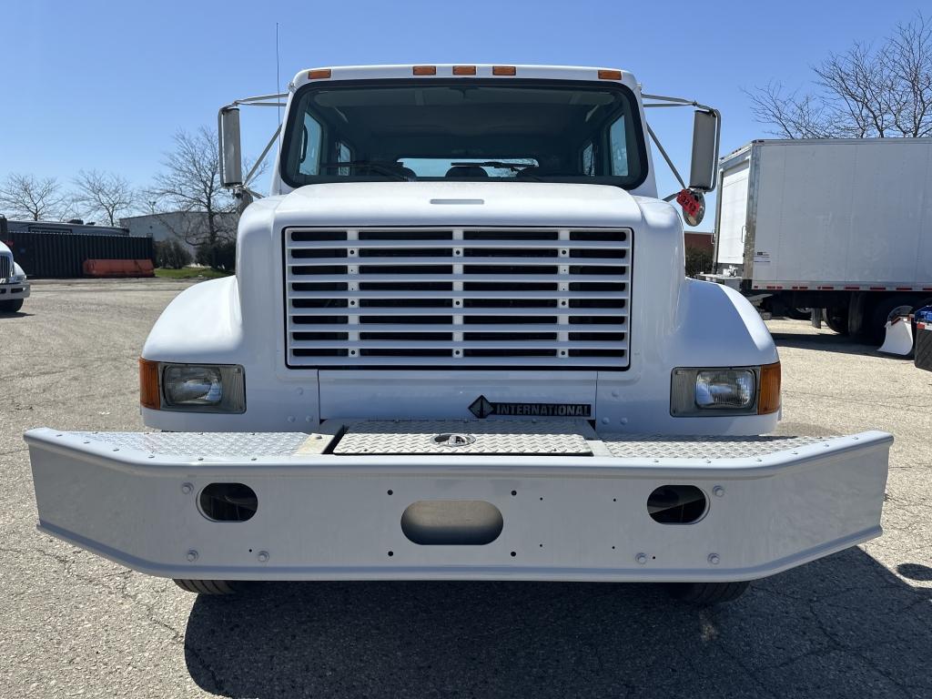 2001 International 4900 4x2 Straight Truck