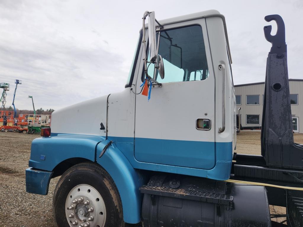 1990 White Gmc Wg64 Cab And Chassis Hook Truck