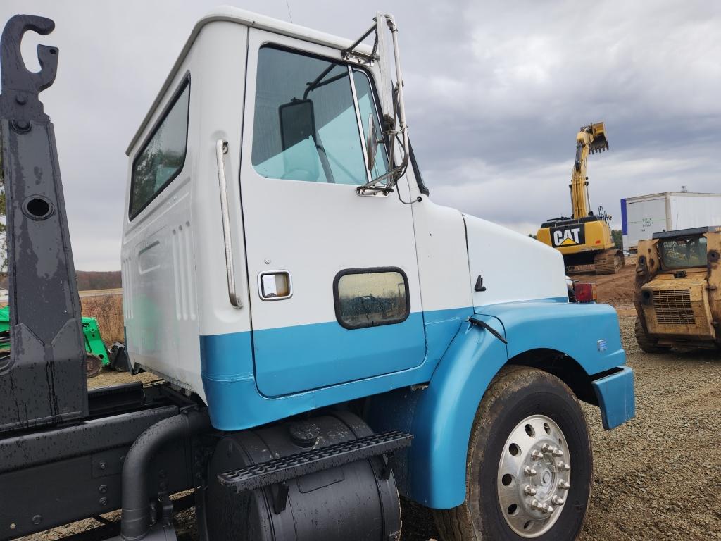 1990 White Gmc Wg64 Cab And Chassis Hook Truck