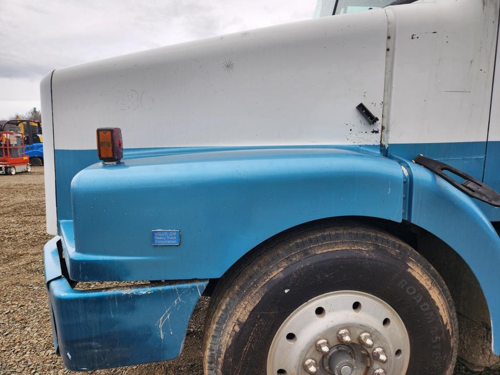 1990 White Gmc Wg64 Cab And Chassis Hook Truck