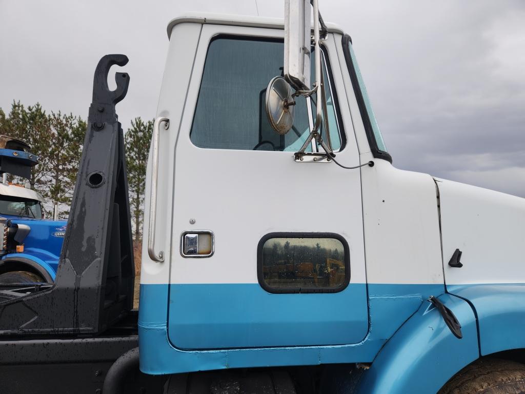 1990 White Gmc Wg64 Cab And Chassis Hook Truck