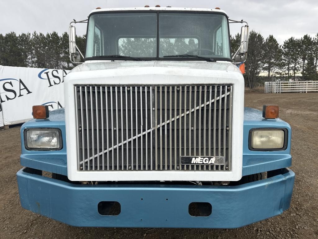 1990 White Gmc Wg64 Cab And Chassis Hook Truck