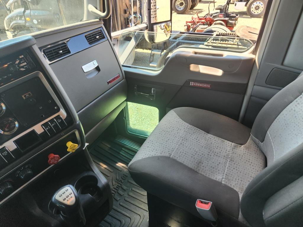 2016 Kenworth T660 Sleeper Cab Truck