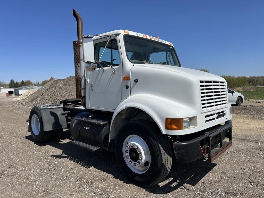 2001 International 8100 Day Cab Truck Tractor