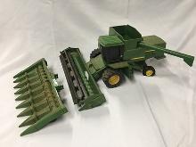 Ertl 1/16 Scale, John Deere Titan II Combine