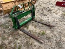 Set Of 2000LB Forks JD Hookup