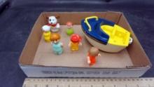 Toy Figures & 1989 Tonka Boat