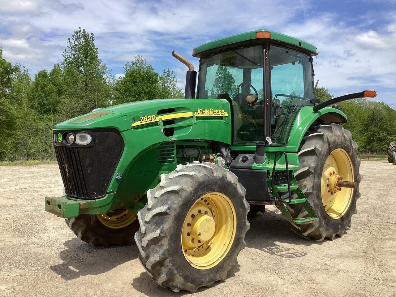 John Deere 7820 Tractor MFWD