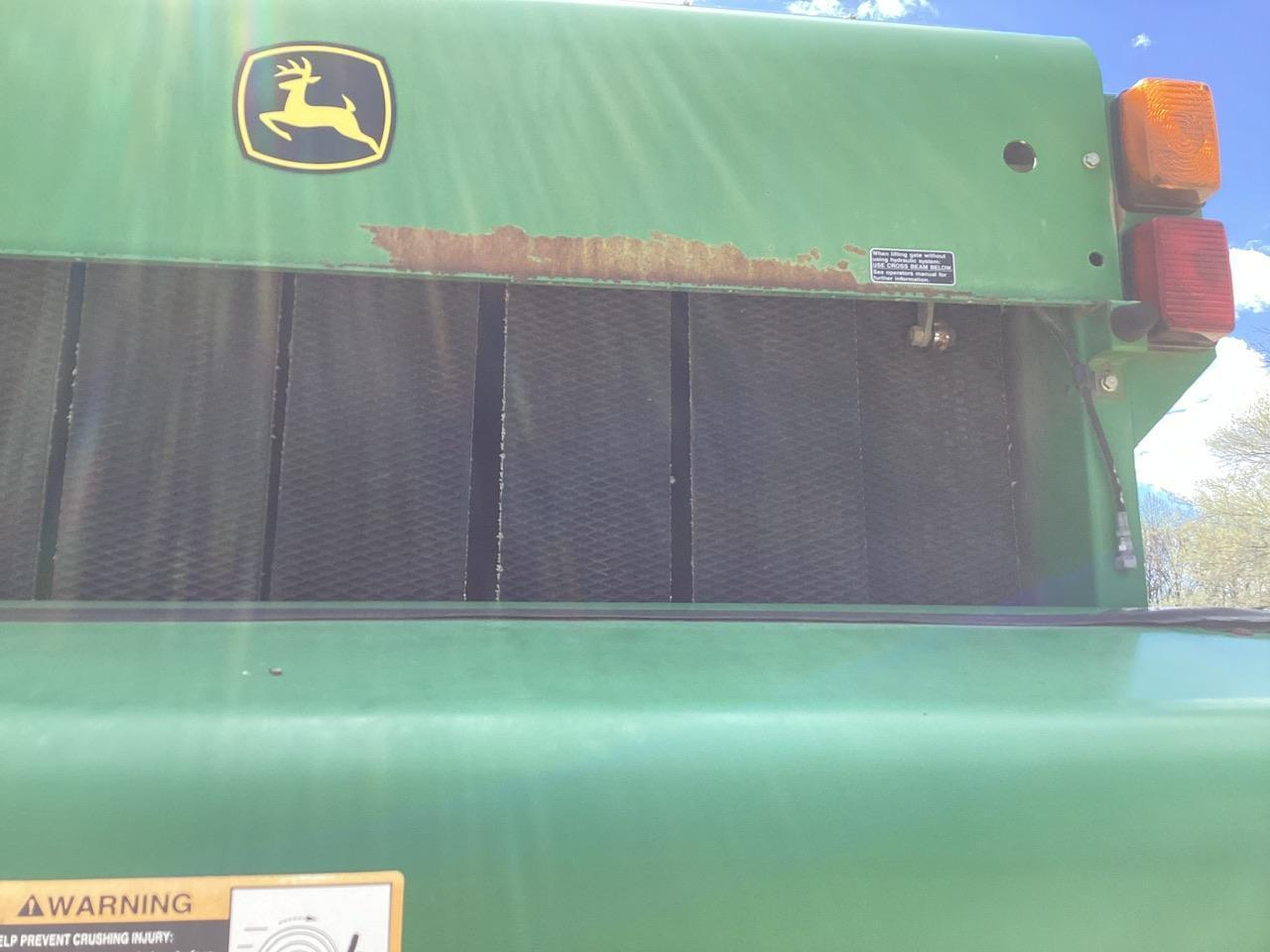 John Deere 568 Round Baler