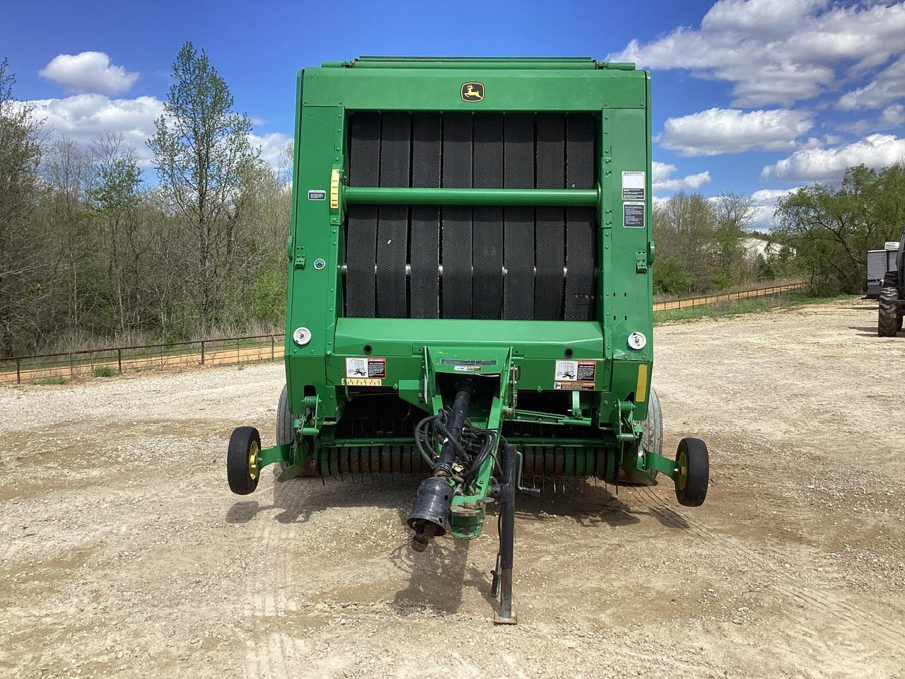 John Deere 568 Round Baler