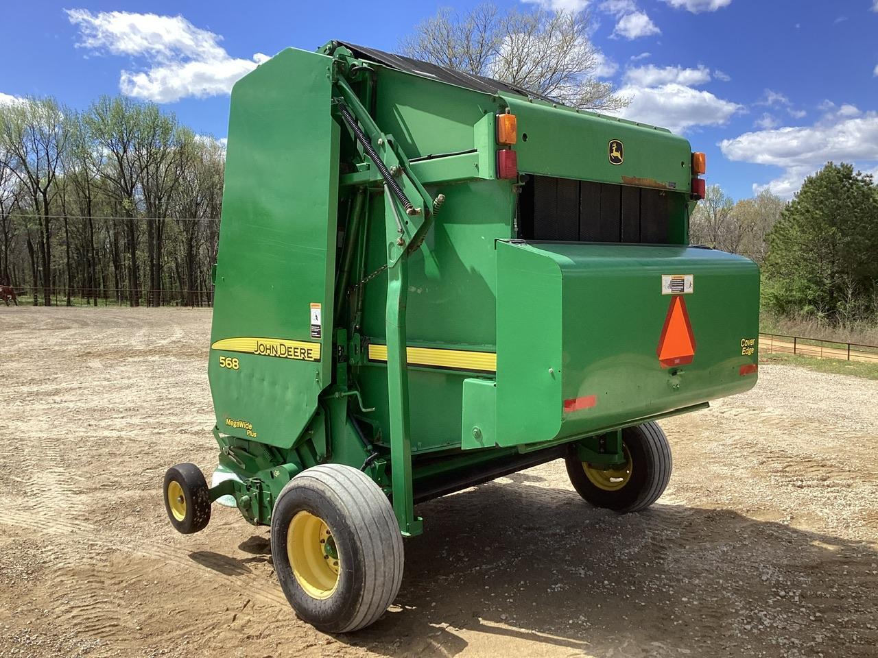 John Deere 568 Round Baler