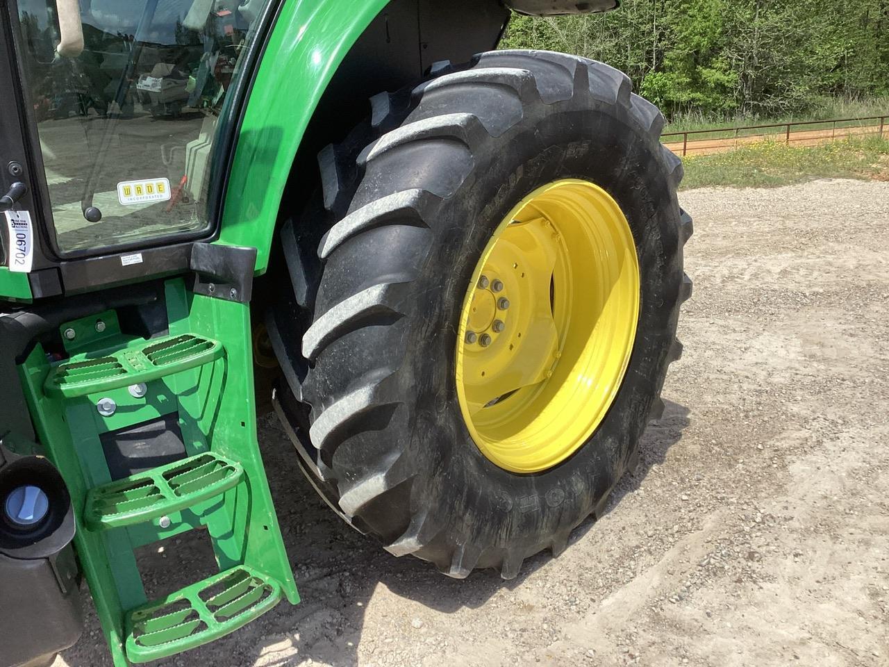 John Deere 6120M Tractor MFWD