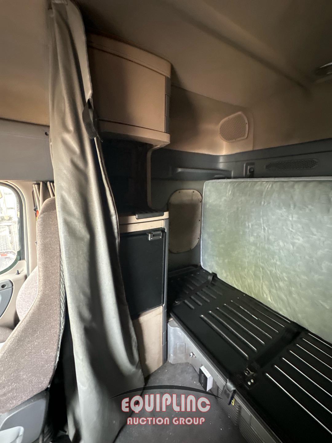 2018 FREIGHTLINER CASCADIA SLEEPER